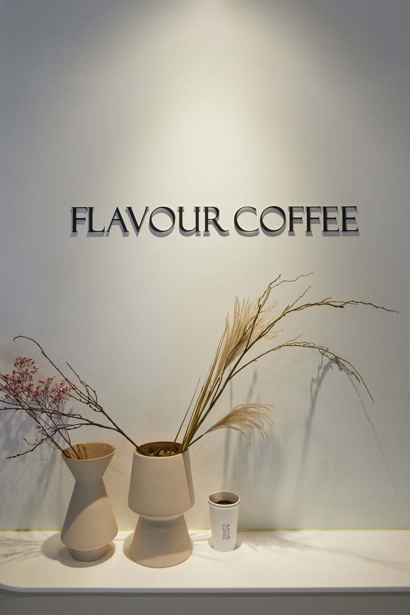 现代简约风 8 平米咖啡厅设计，打造温馨小空间-13