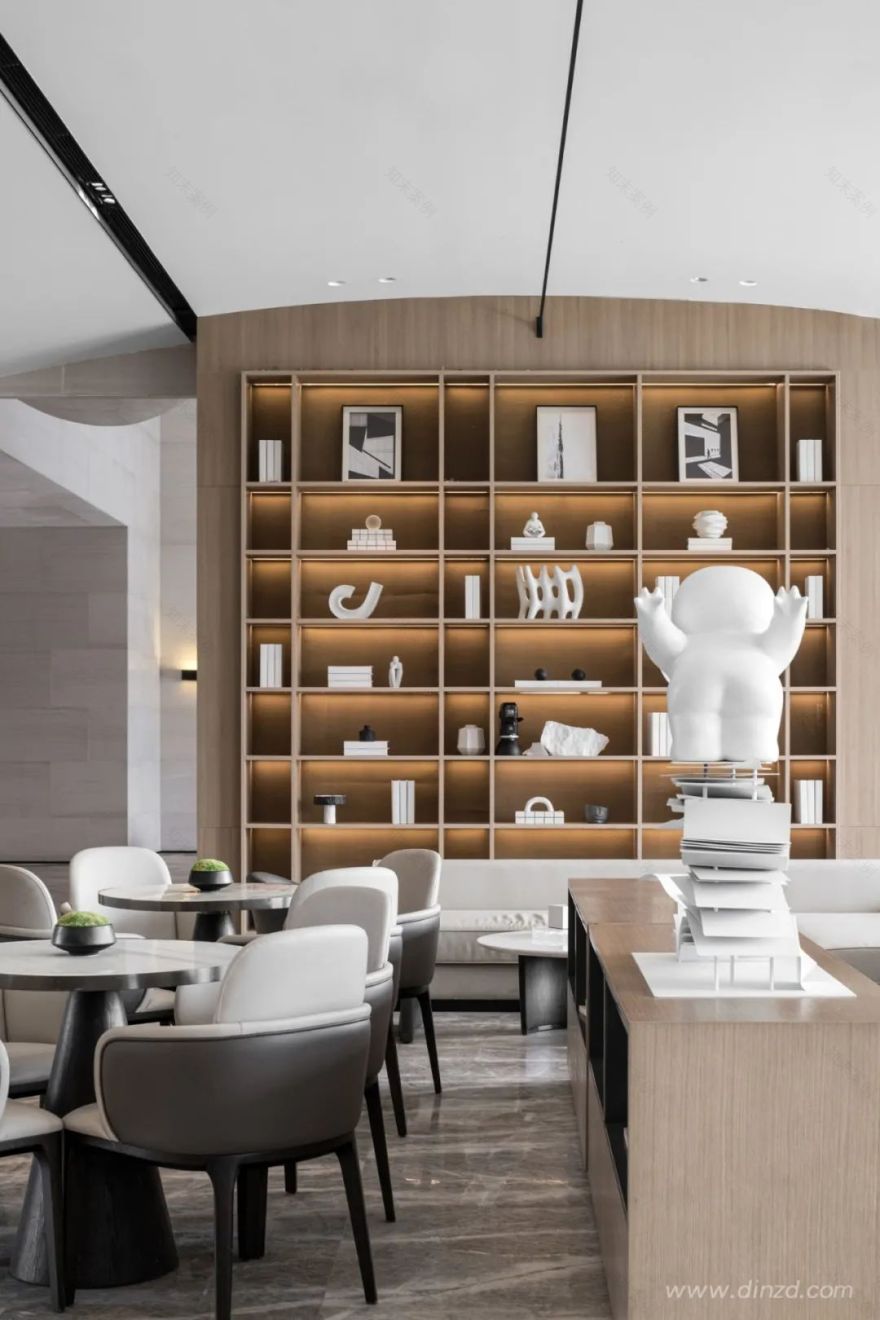 青岛 MOMA 通汇当代阅销售中心 | 现代与线条主义的艺术混搭-28