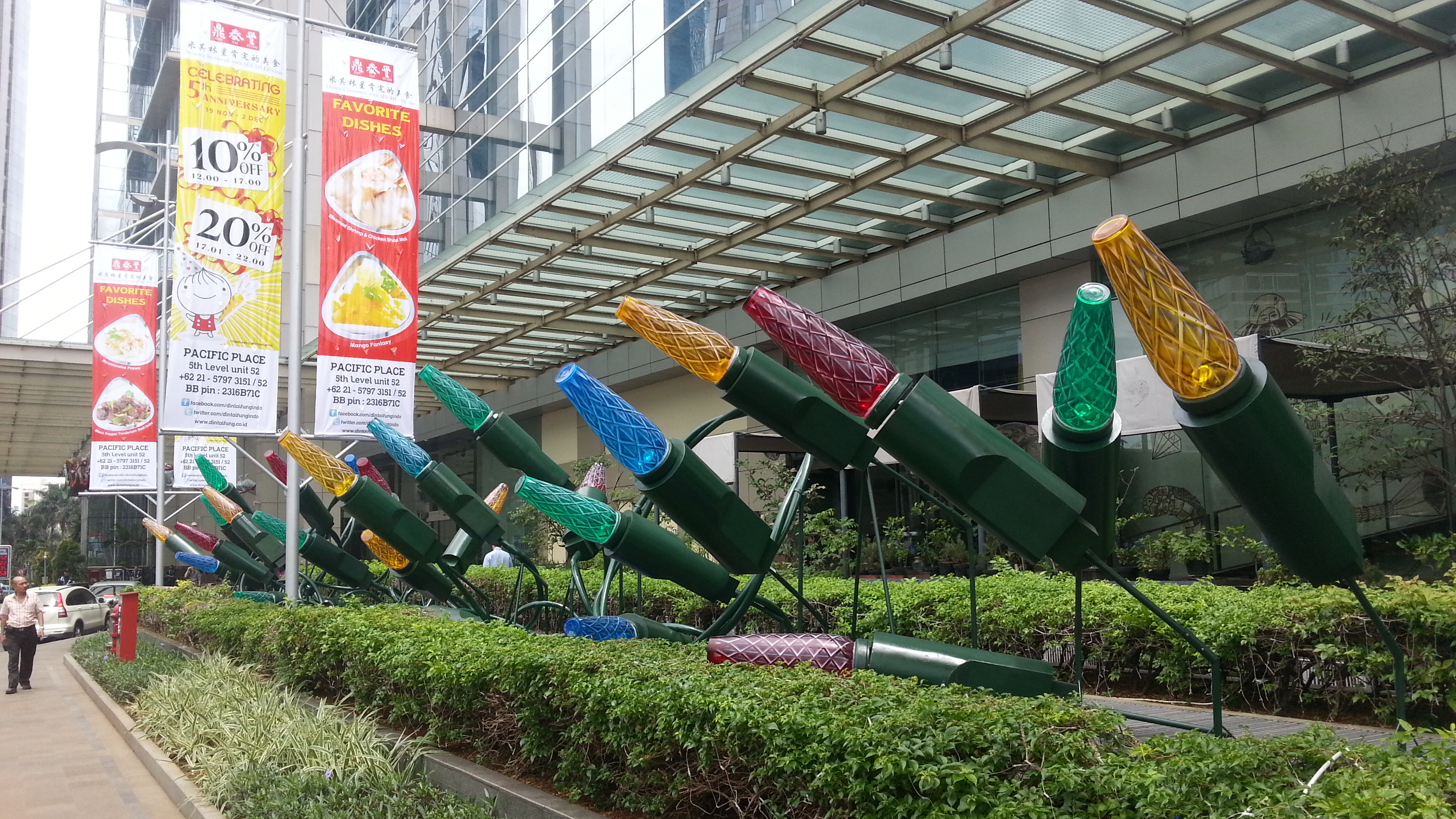 Light Up The World - VM Xmas Decoration-12