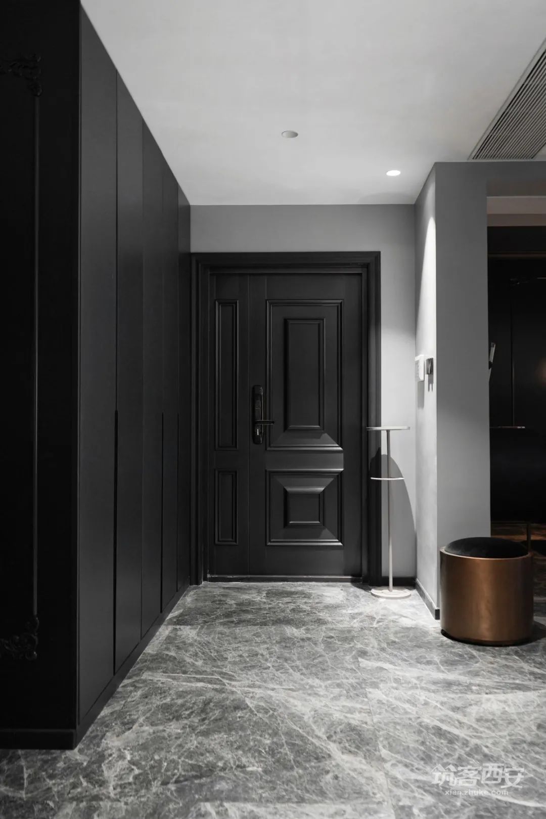 极致黑韵,红杉·陈醉打造西安 360㎡顶跃艺术宅-12