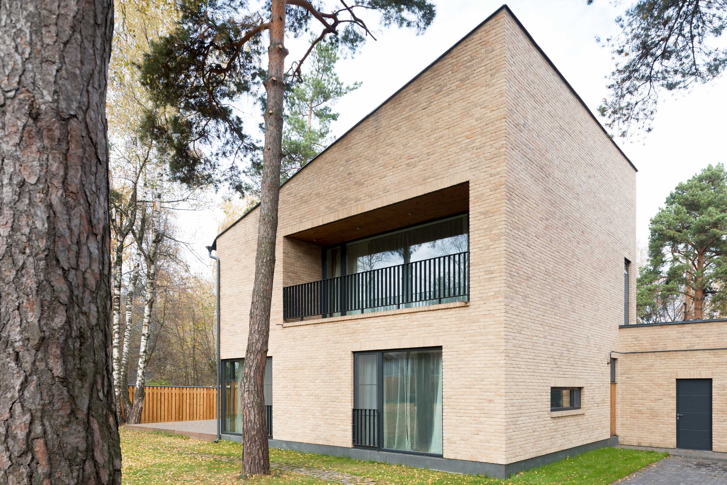 莫斯科郊区别墅，绿意环绕的现代生活-18