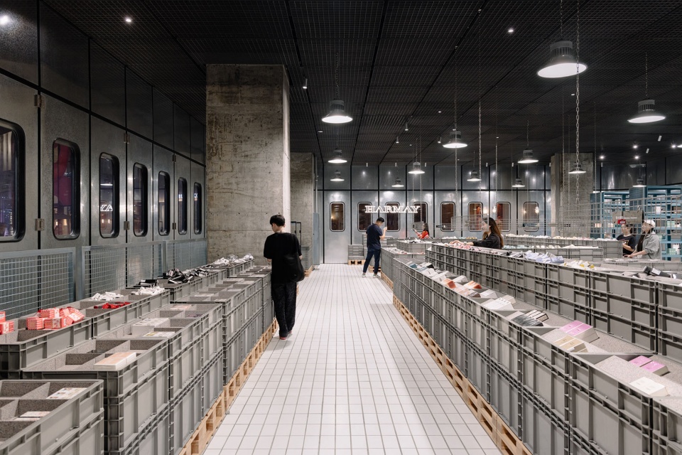 HARMAY 話梅成都悠方店 | 融合美妆、烘焙与酒吧的 24 小时活力空间-9