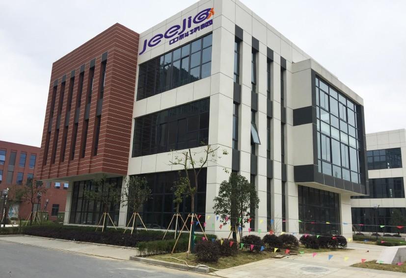 现代简约融入中式大气 高科技企业的办公室设计-3