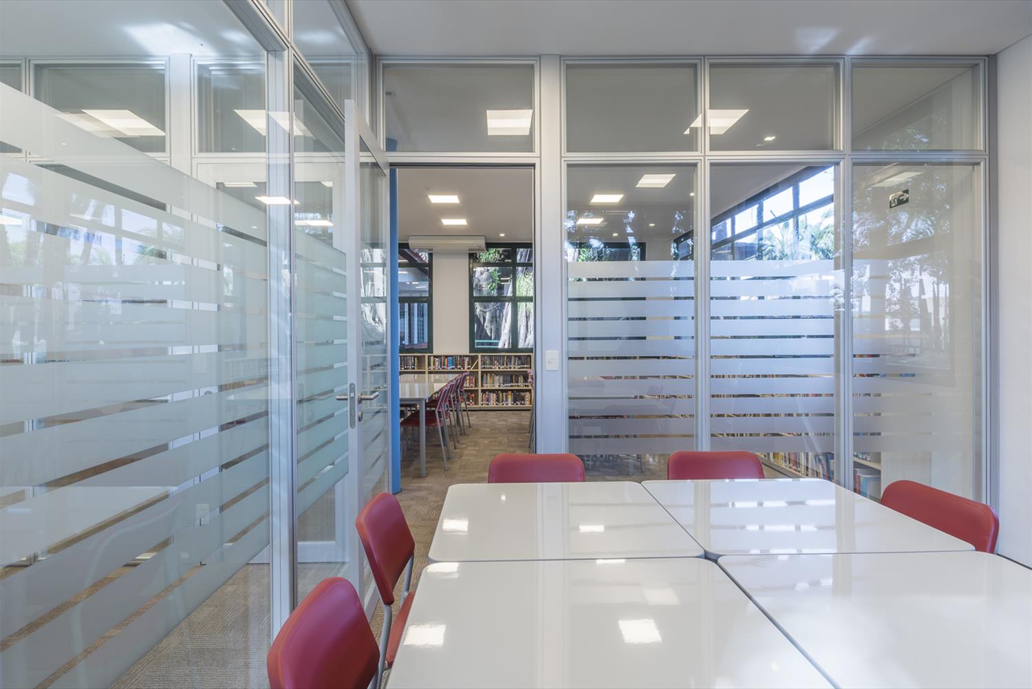 巴西 Campinas 美国学校图书馆 共享学习空间设计-6