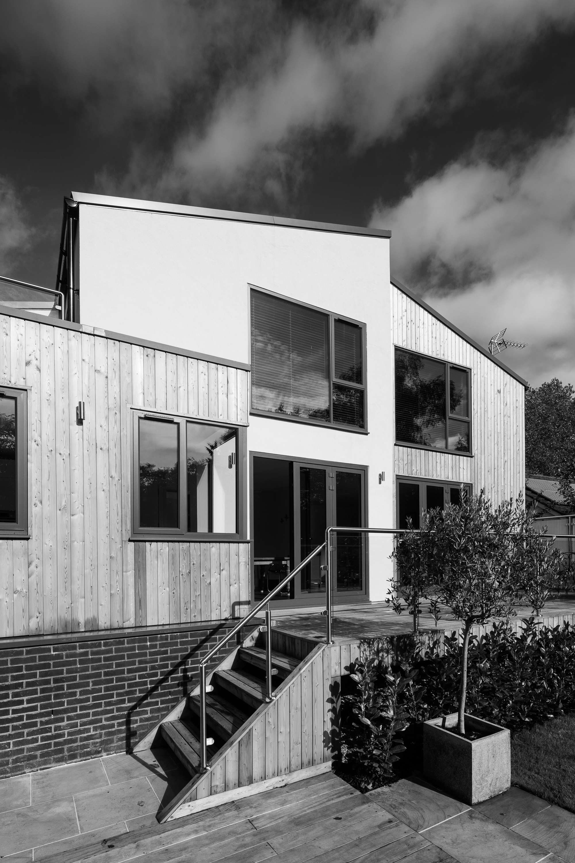 伦敦设计公司打造英国伯克郡环保木框架家庭房-26