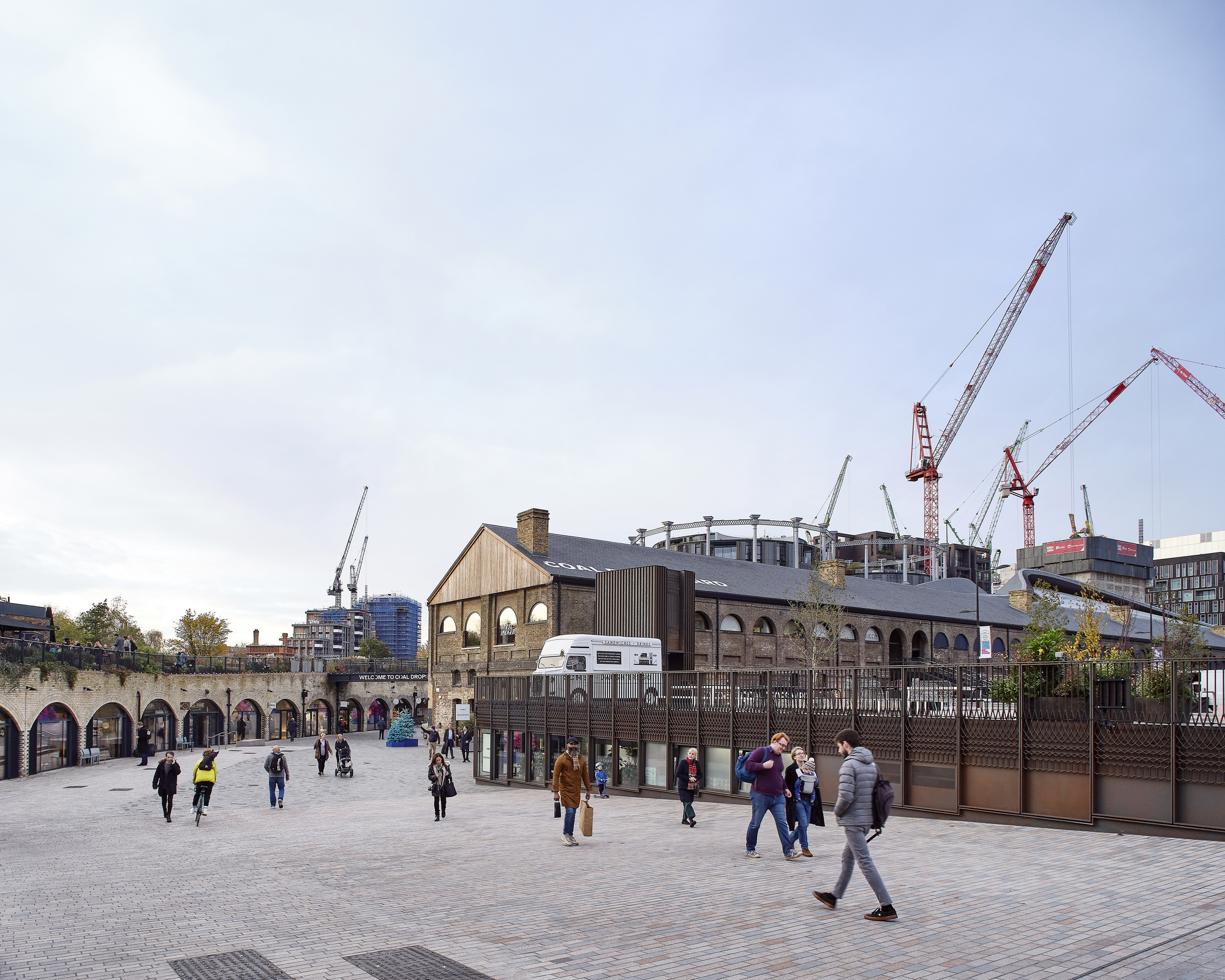 Granary Square Pavilion / Bell Phillips Architects-16