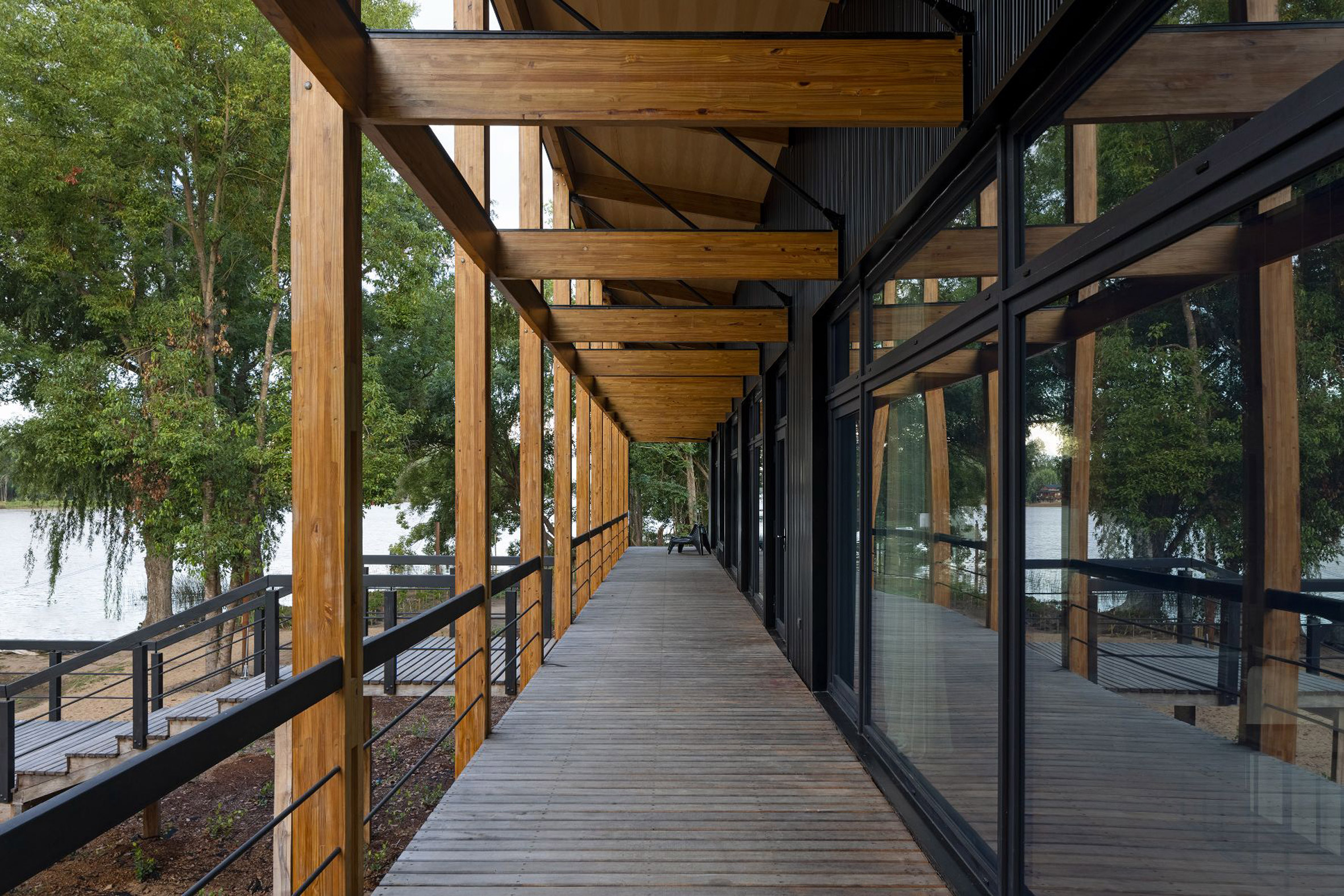 阿根廷首个 Passivhaus 住宅 | 漂浮在水上的绿色建筑-11