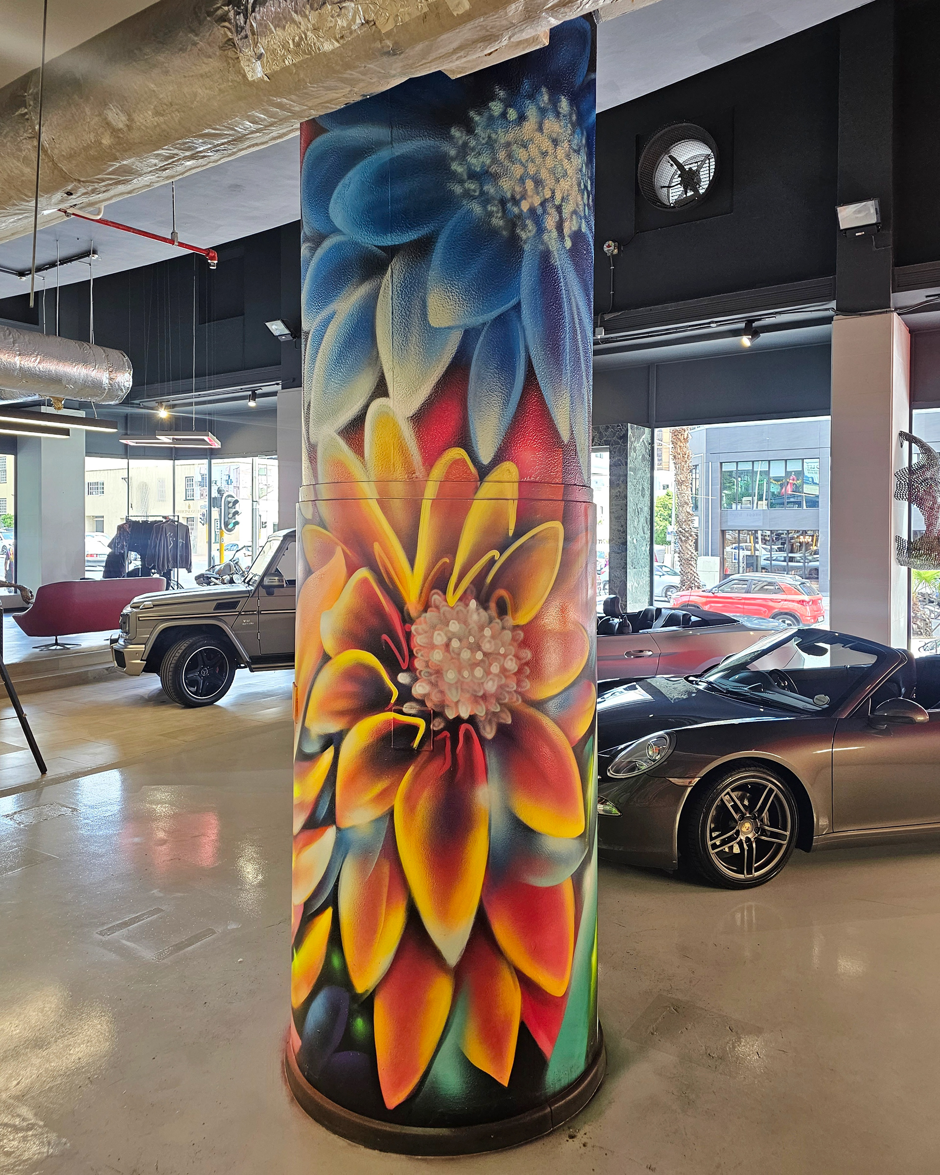 WIGGLE CAR HIRE 新展厅艺术柱设计丨南非开普敦-7