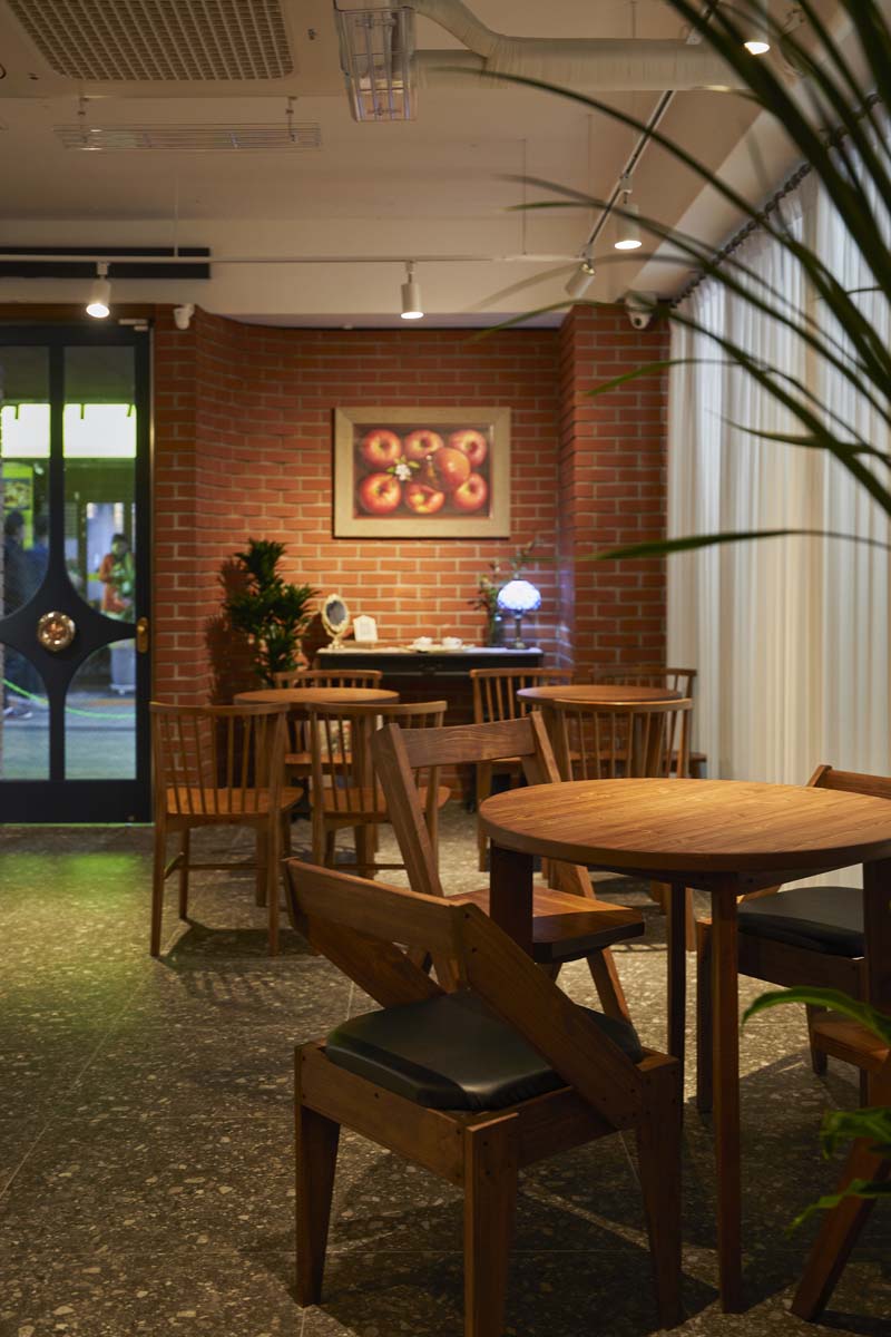 现代简约 22 平米咖啡厅，大理石与木头的温馨空间-14