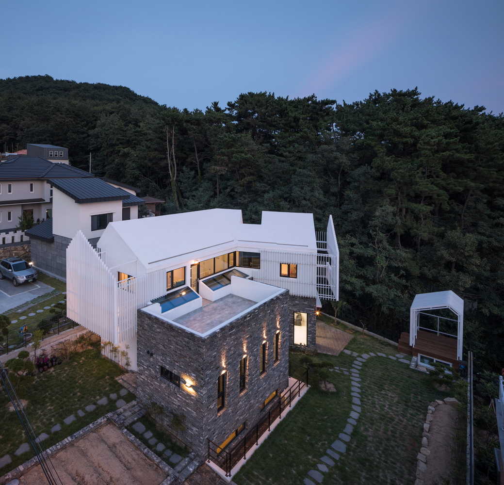 韩国乡村白色百叶窗展馆屋-29