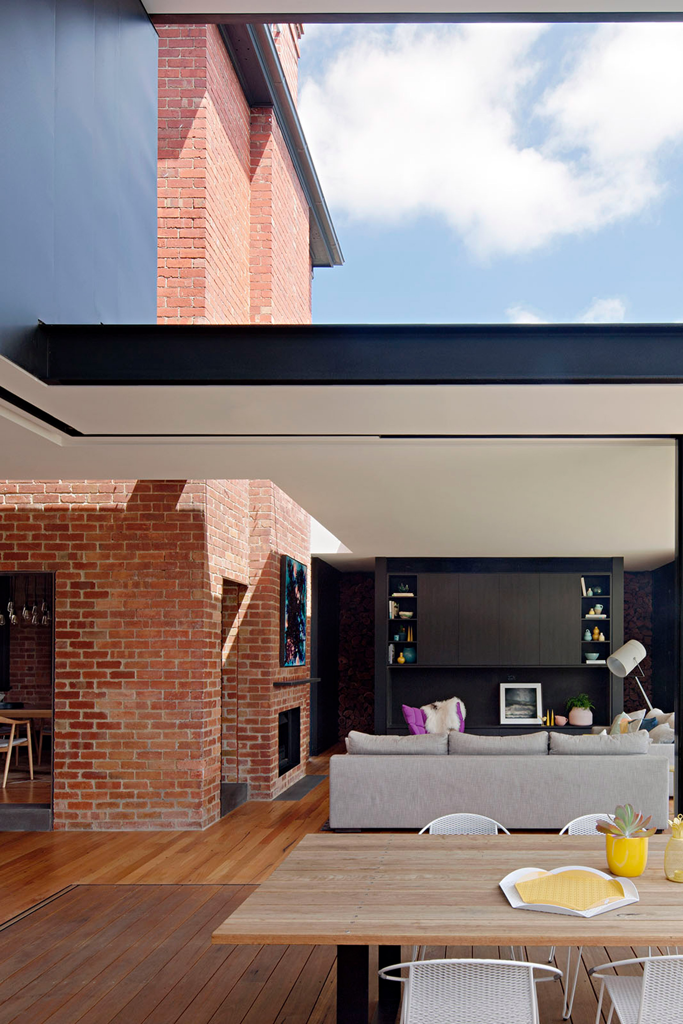 "Free flowing and kinetic" metal-mesh curtain wraps around extension to Melbourne house-19