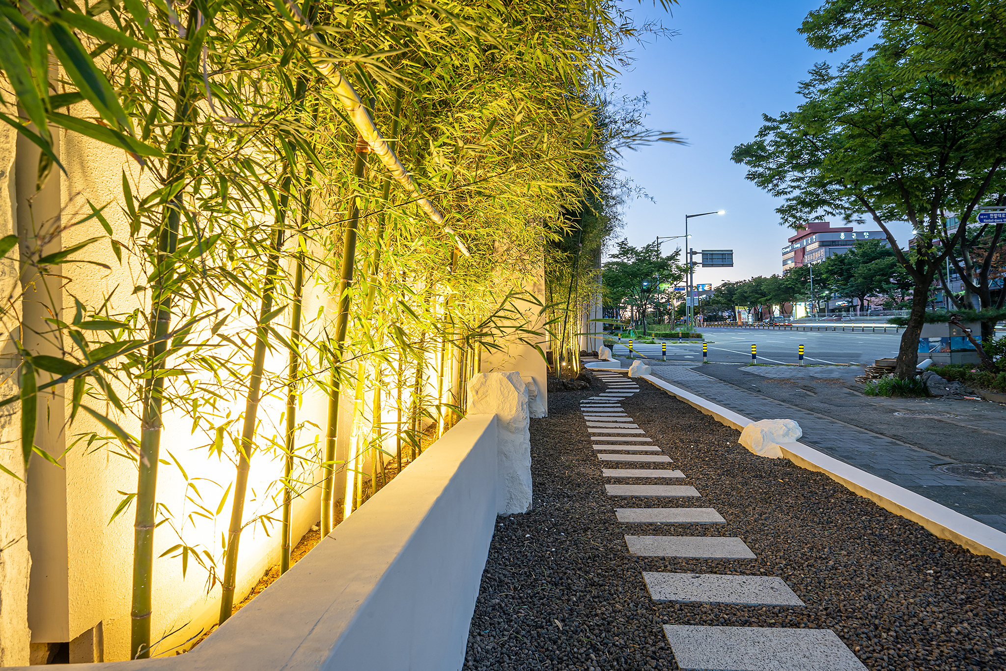 白色与木质，打造 21 间客房的极简酒店-24