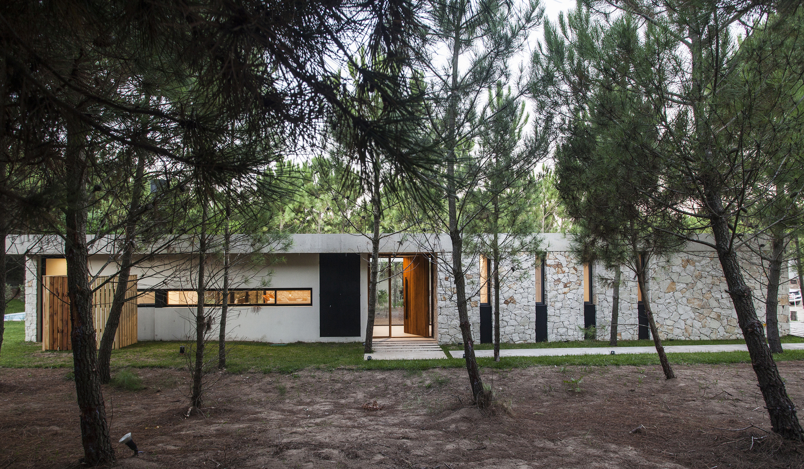 C House · 阿根廷海岸度假屋丨Estudio PK-9