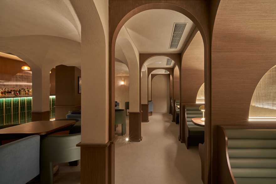 酒店里的酒吧餐厅the green door,香港 Designed by designeightfivetwo - 酒吧餐厅 - 餐厅LOGO-VI空间设计-全球餐饮研究所-13