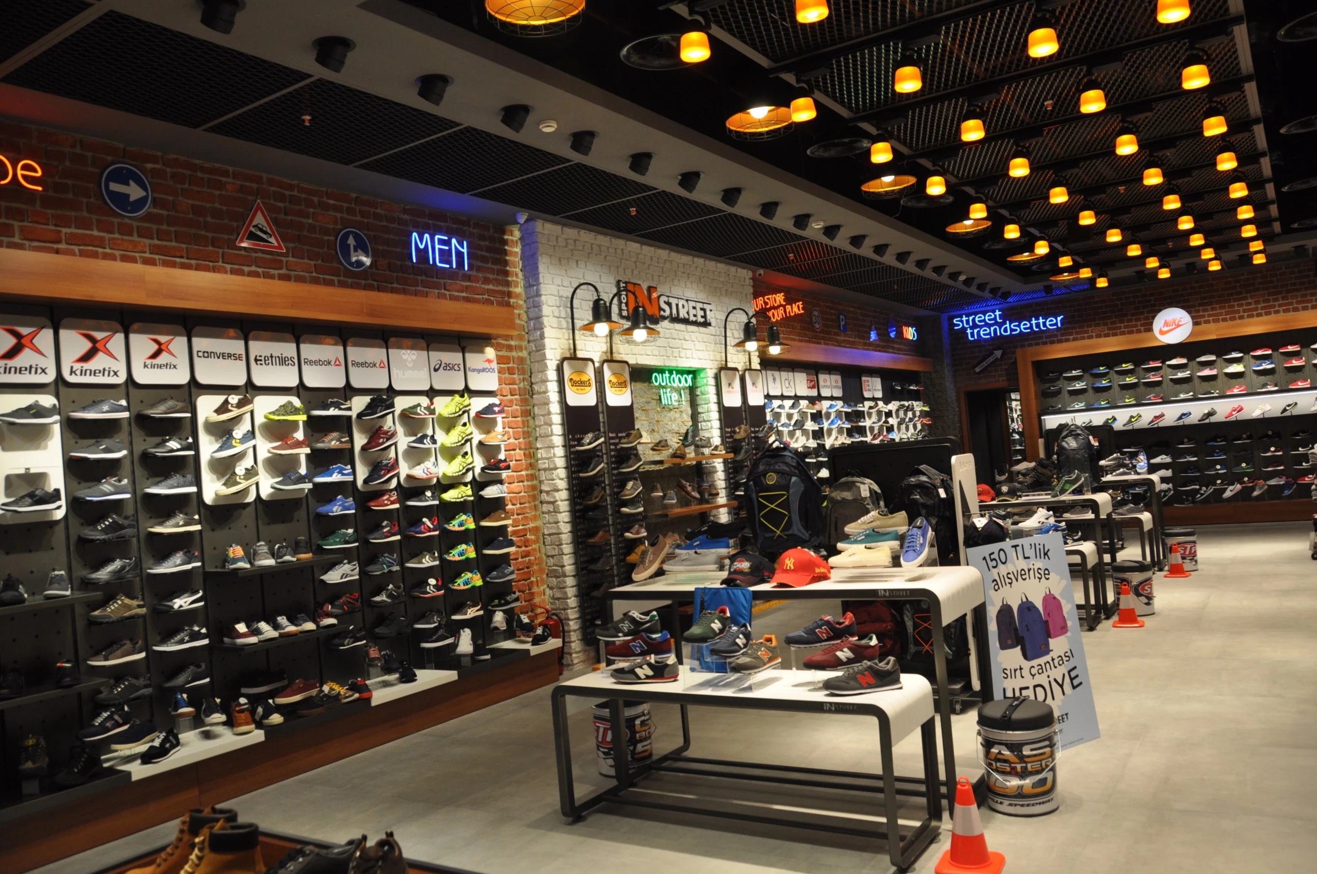 街头运动旗舰店-34