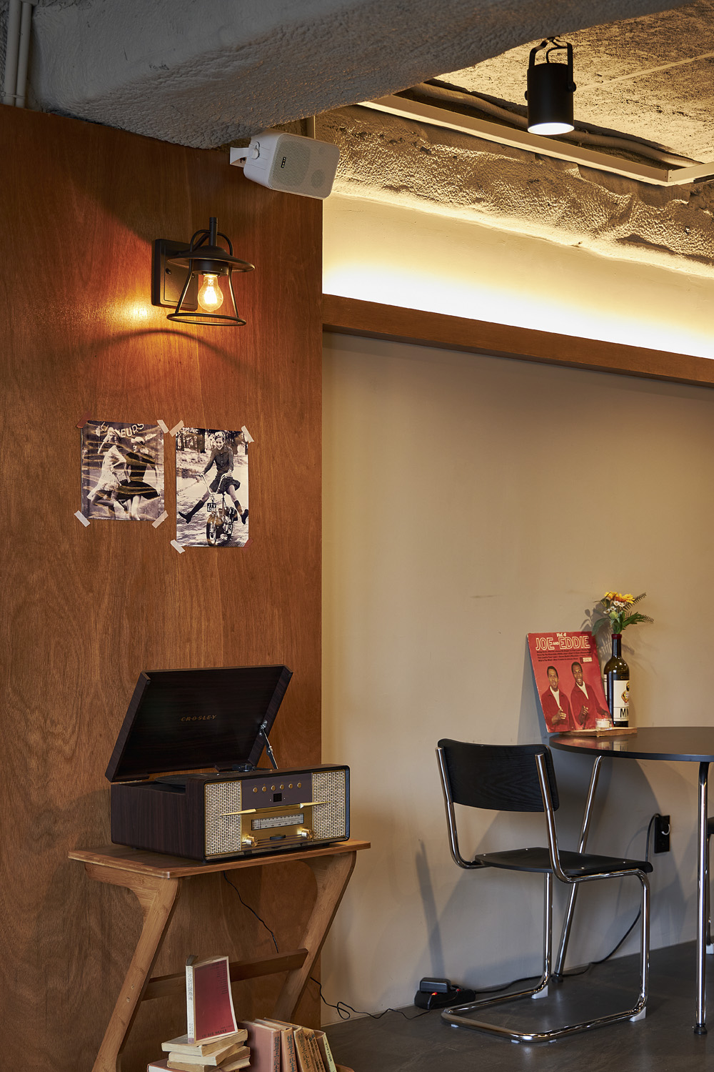 17 坪简约风咖啡厅，明亮空间展现青春魅力-17