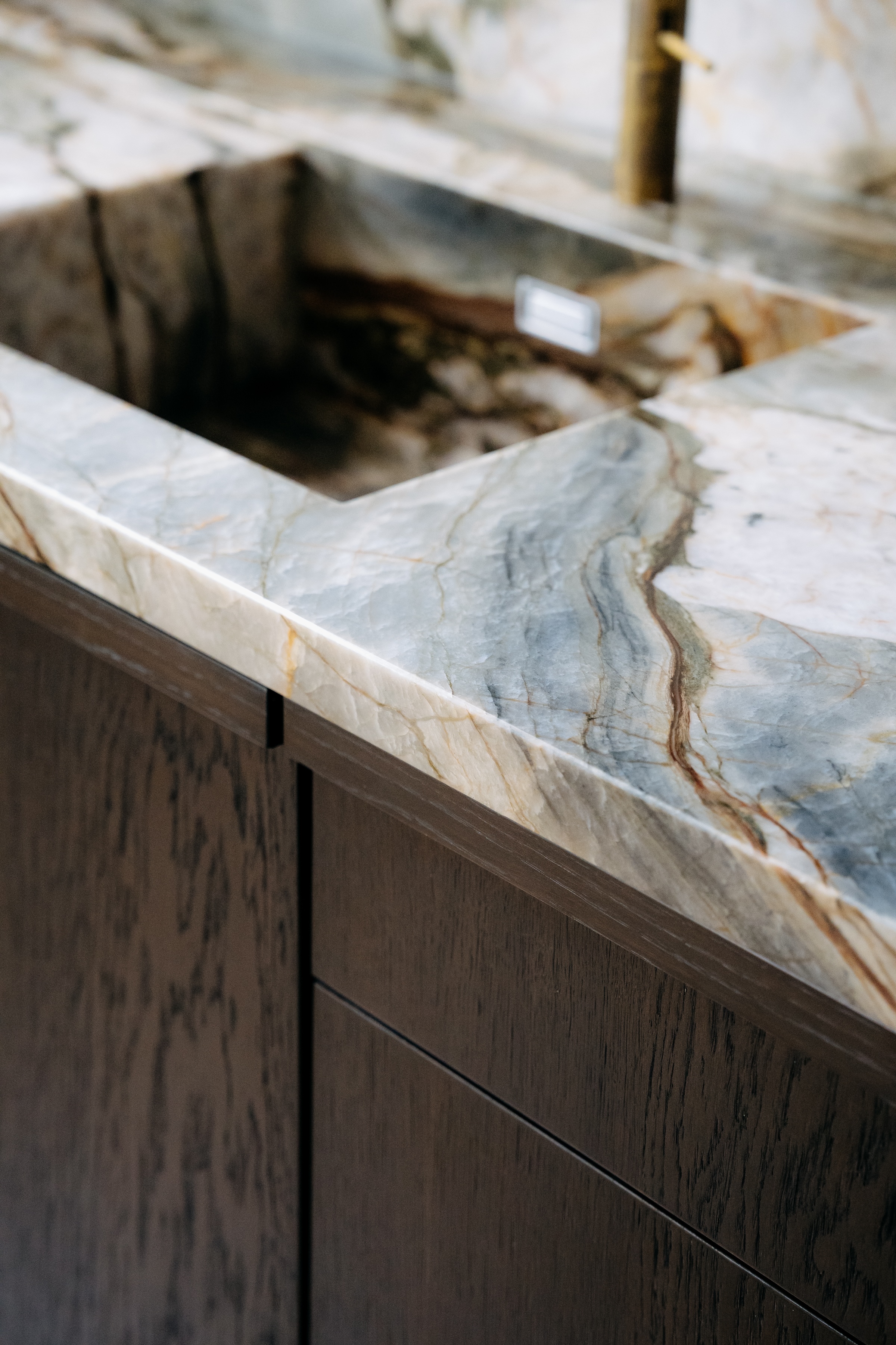 你提供的EGINSTILL可能并不是一个正确的词汇，无法准确理解其含义，因此难以完成整句的准确翻译 丨NetherlandsAmsterdam-11