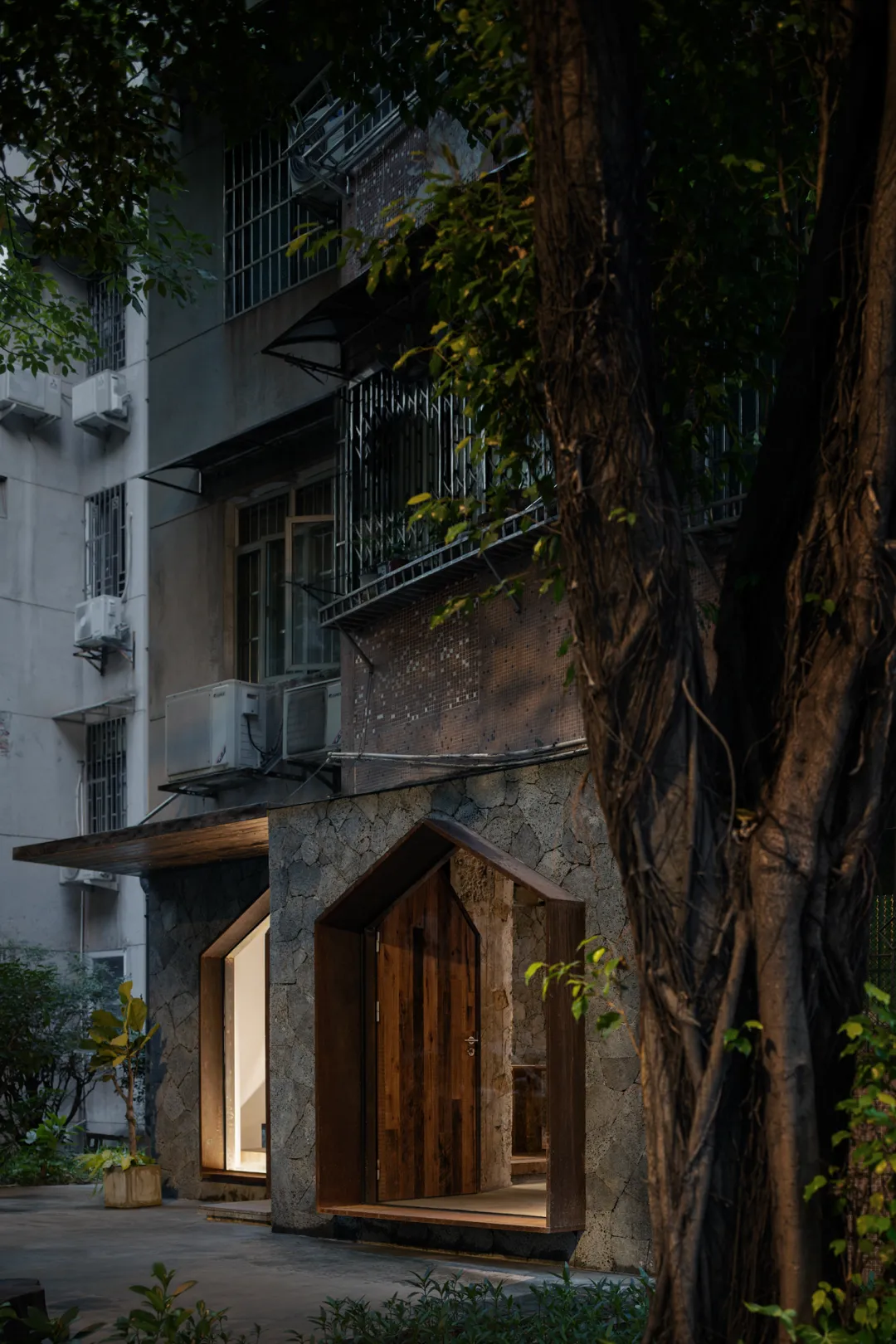 田间之上中国湘菜馆丨中国广州丨黑白木设计-133