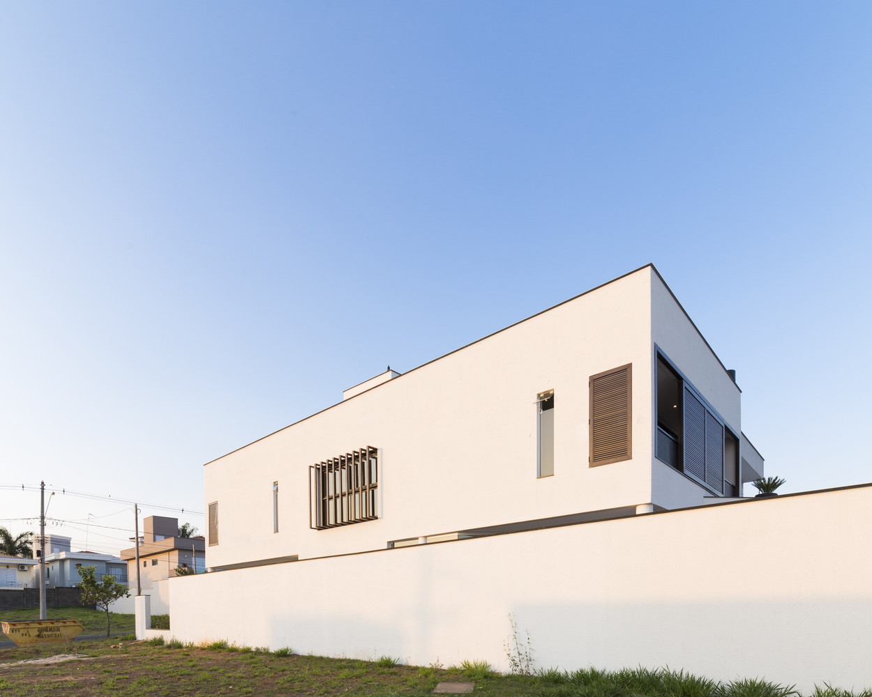 巴西 DBP House | 灵动布局，光影交织的生态住宅-30