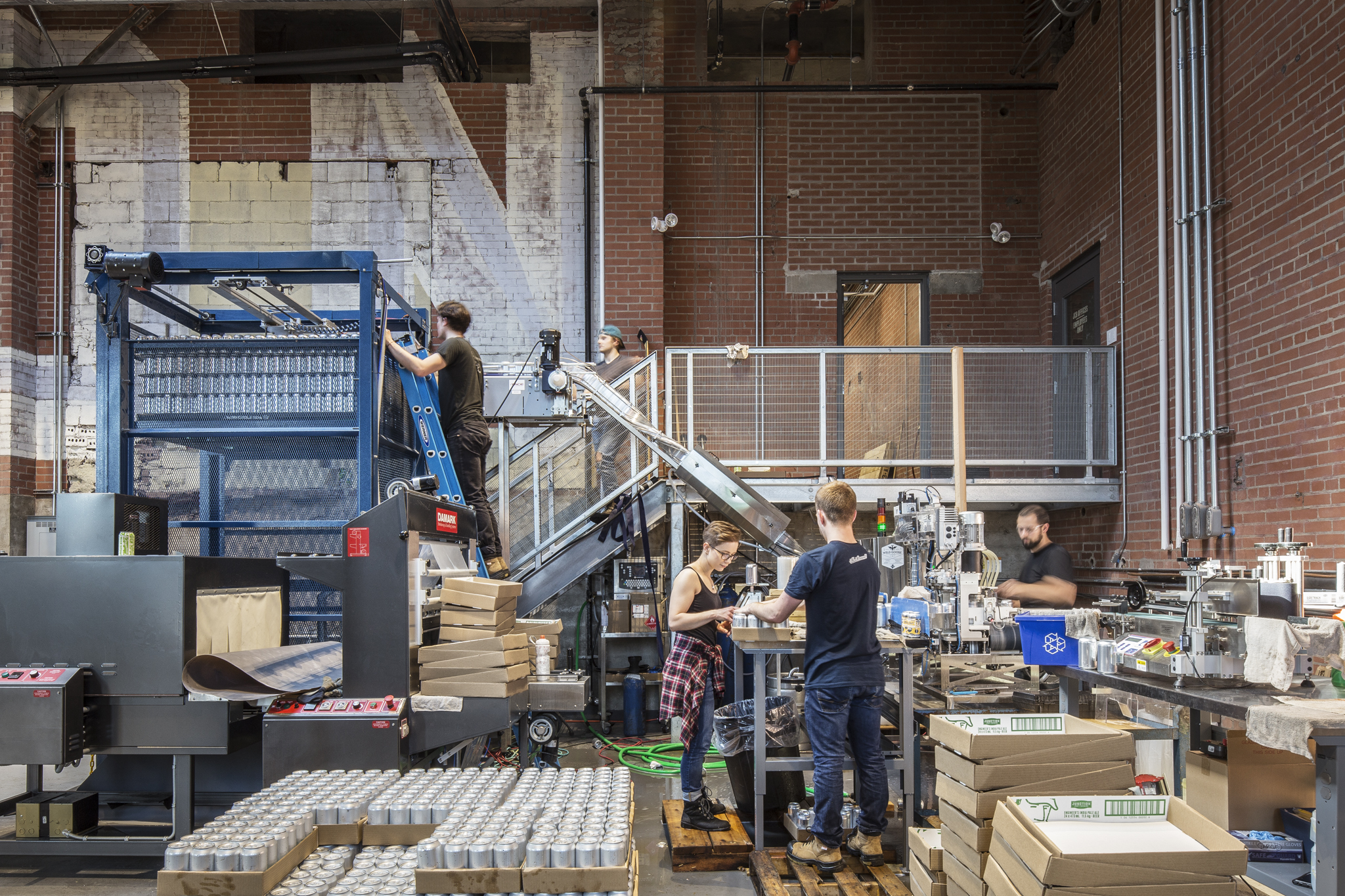 历史建筑中的现代酿酒厂-13