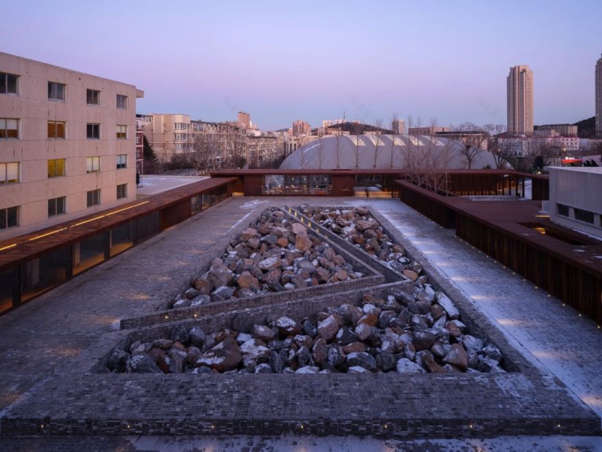 如恩新作/大连引庭,围合石院的文创乌托邦丨中国大连丨如恩设计研究室-0