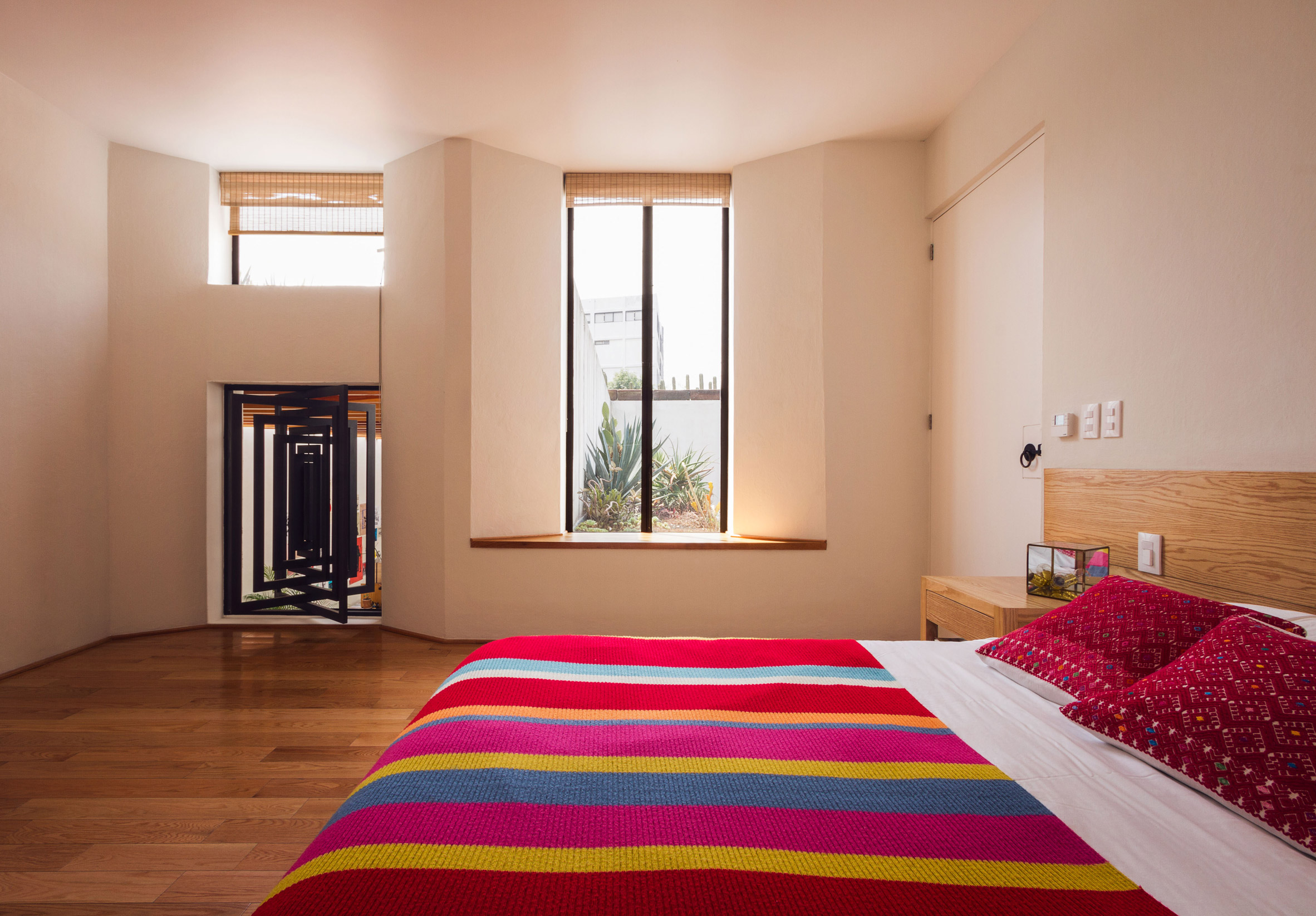 Andres Stebelski opens artist's house to courtyard in Mexico City renovation-27