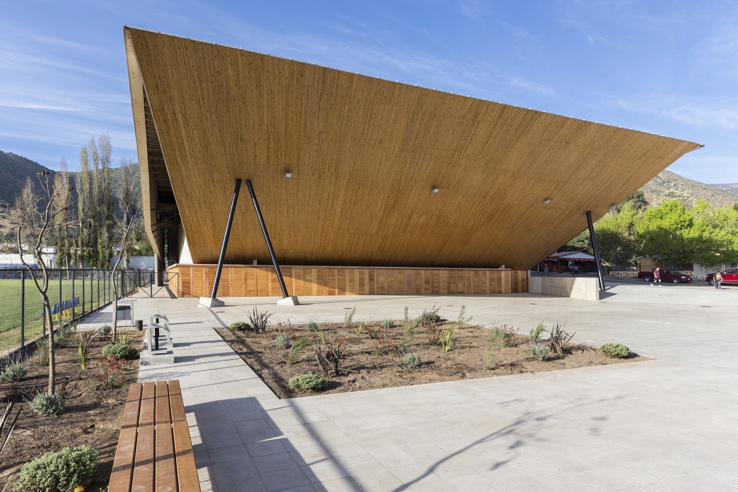 智利 Salamanca 市 9 年匠心之作 · 公共空间与体育设施的完美融合-55