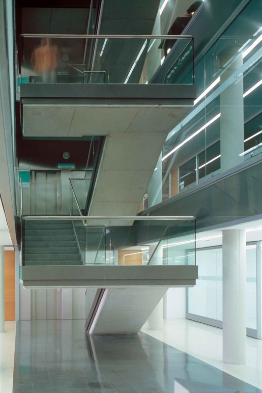 巴塞罗那自治大学传播图书馆及综合报库丨西班牙巴塞罗那-17