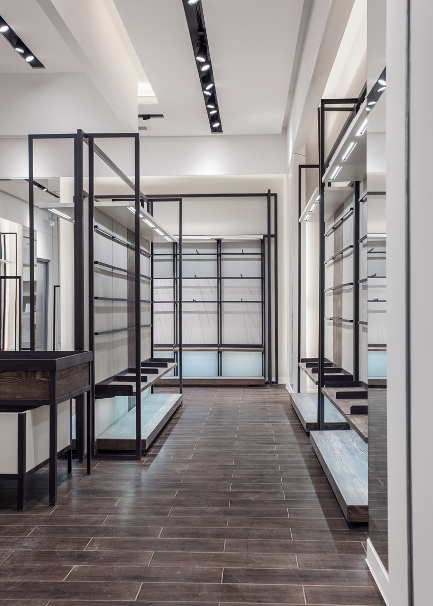 成都热风太古里形象店 | 突破传统，打造深色时尚空间-28