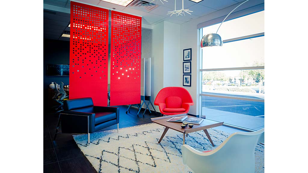 灵活多变的办公空间,展现现代风格与科技魅力-5