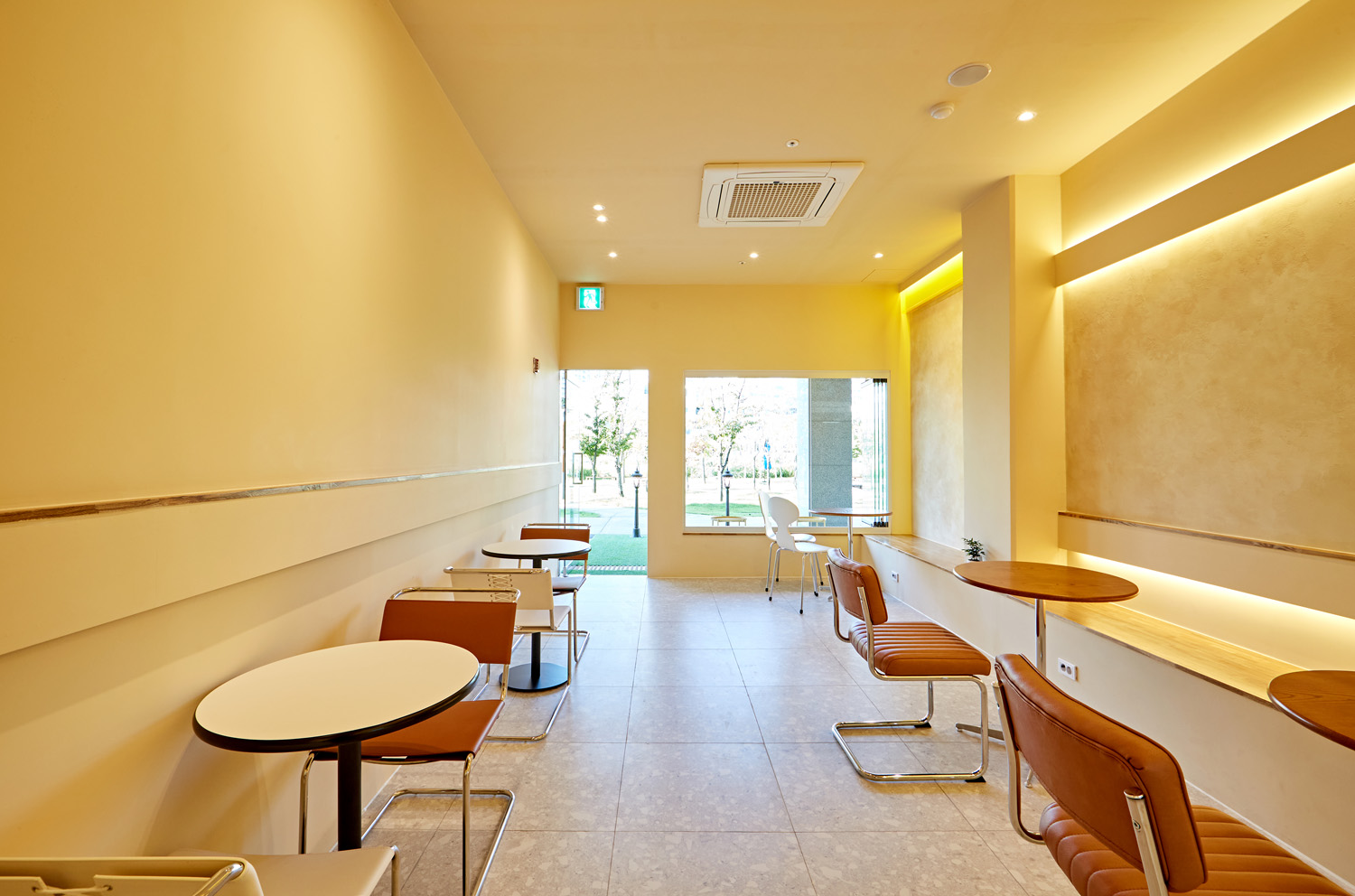 韩咖啡店设计 | 照明点亮 14 平空间-10