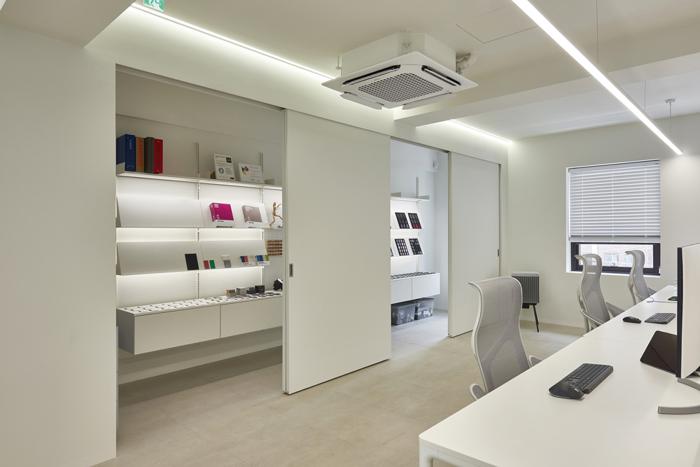 白色与木色，打造高级办公室空间-17