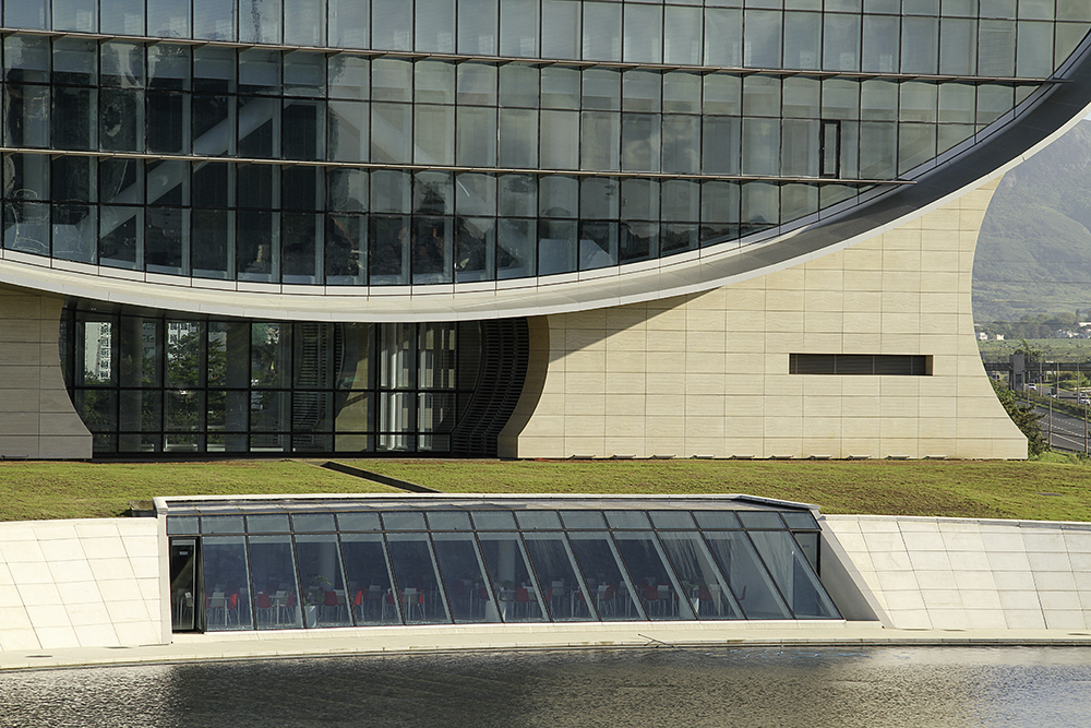 Mauritius Commercial Bank 大楼 - 绿色环保的现代办公建筑-17