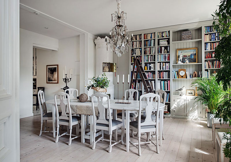 宽敞的厨房和餐厅里的图书馆:瑞典的大公寓-15