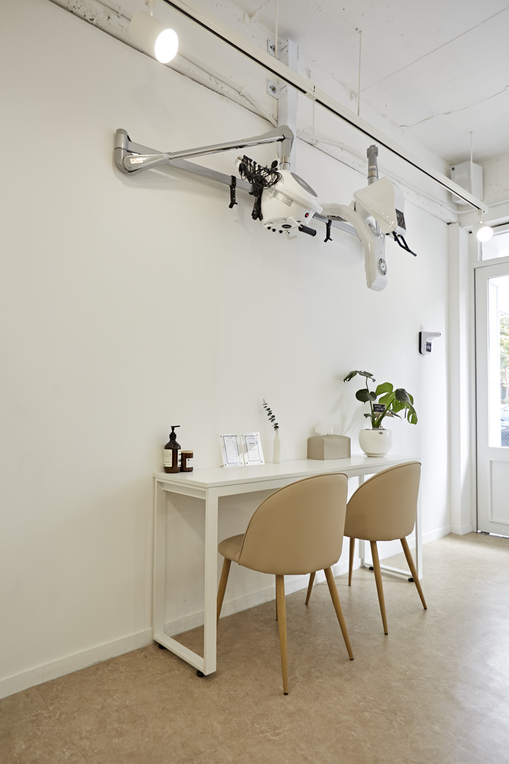 简约白调 12 坪美容室设计-12