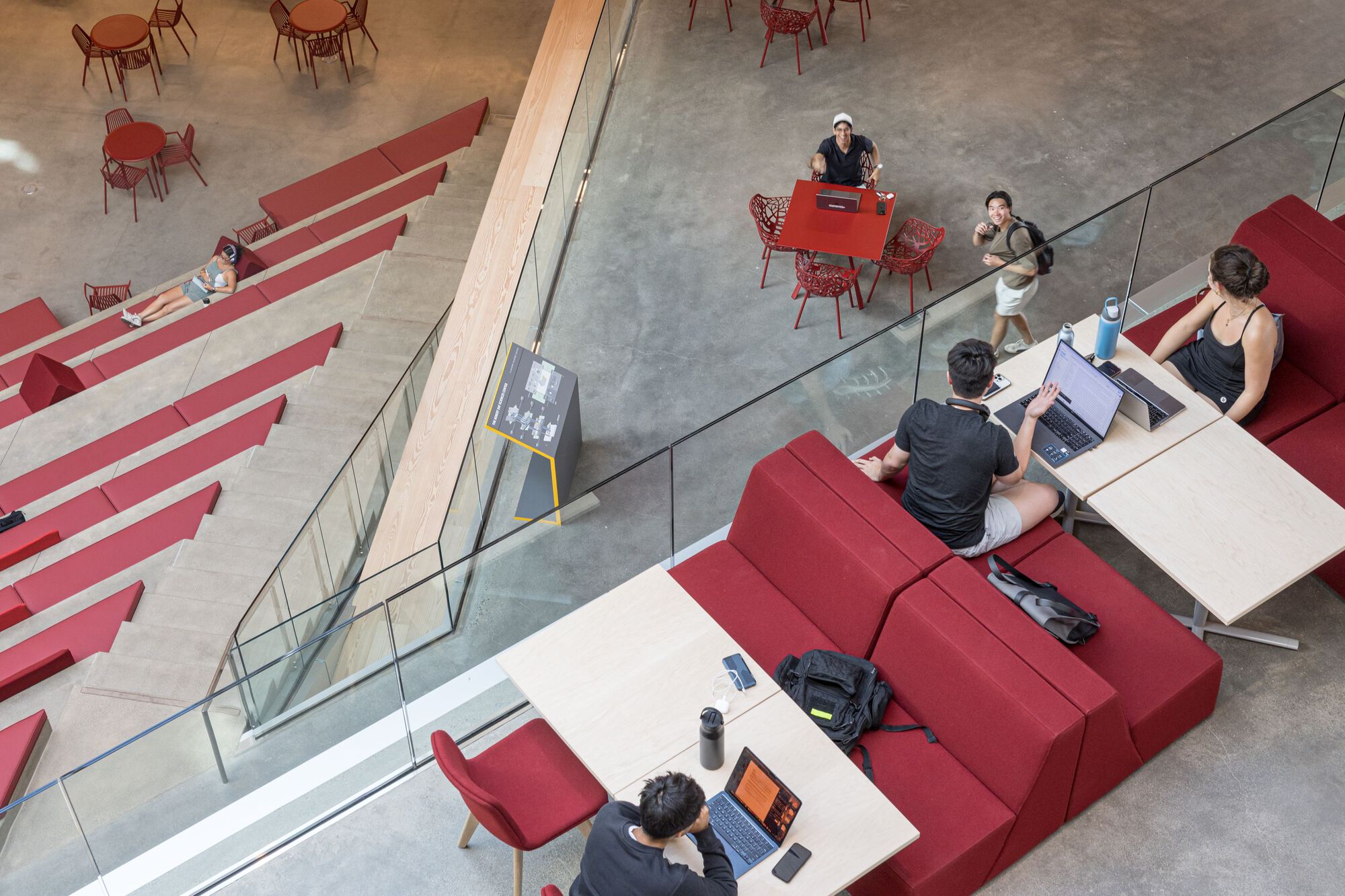 Claremont McKenna College Robert Day Sciences Center / BIG-51