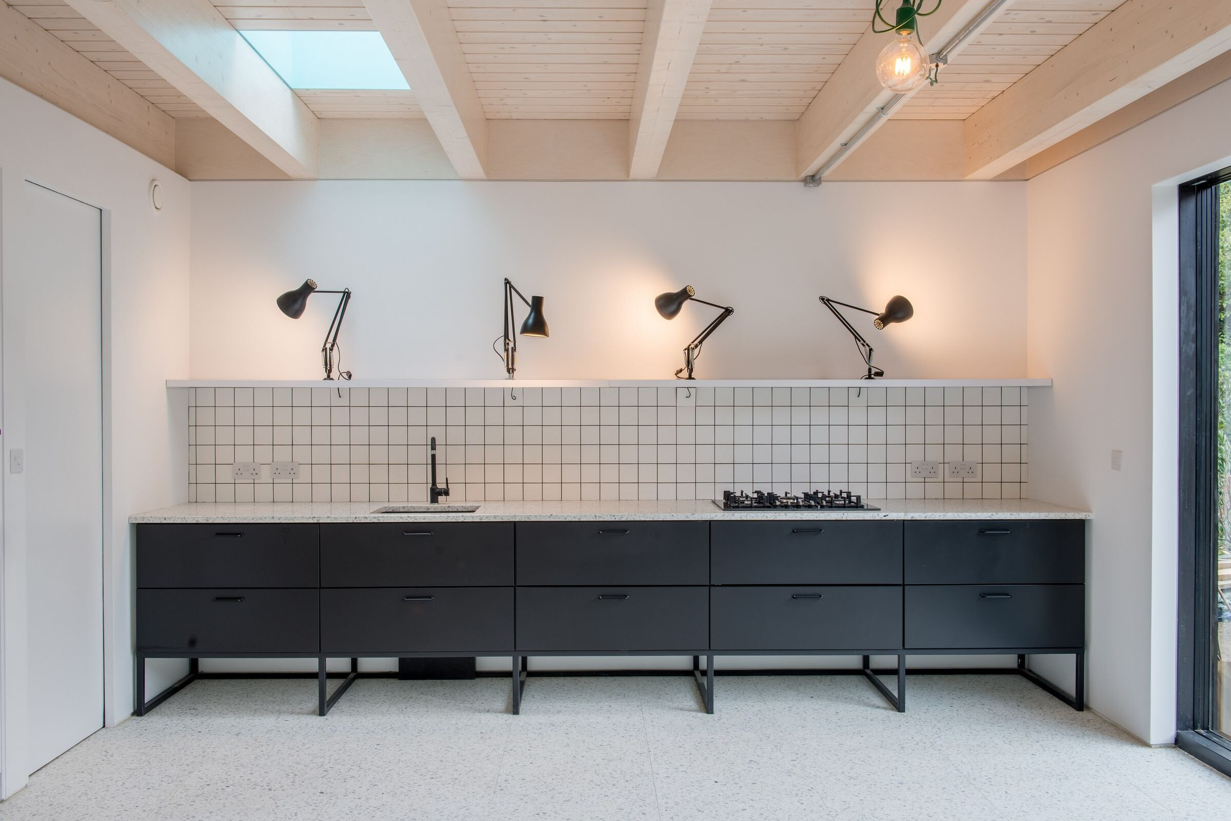 伦敦独特三角形住宅 | Studio BAM! 的简约实用设计-24