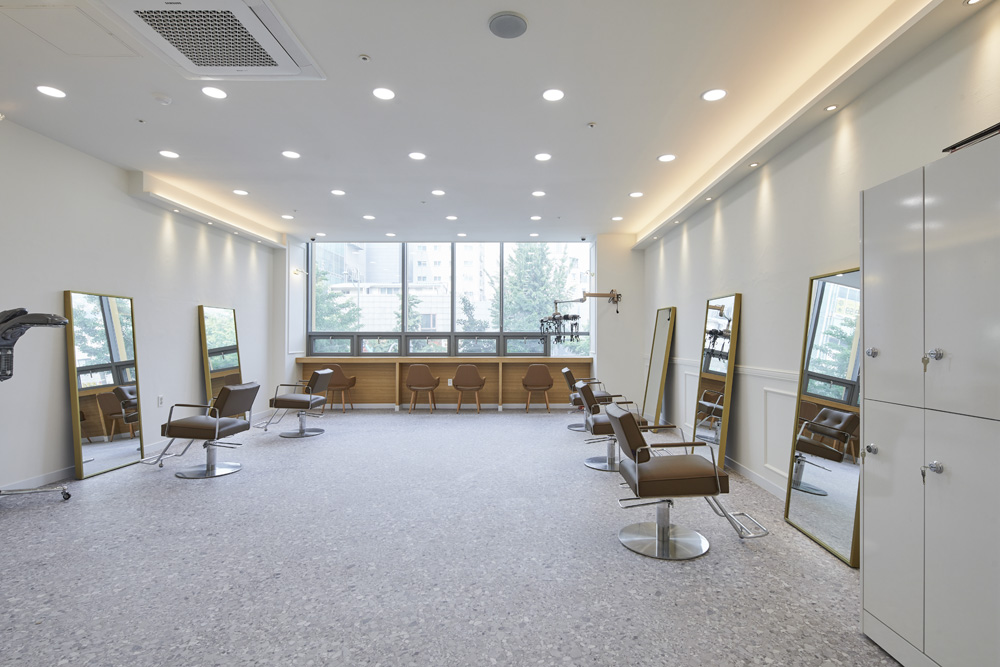 简约优雅的 24 平米美容室设计-3