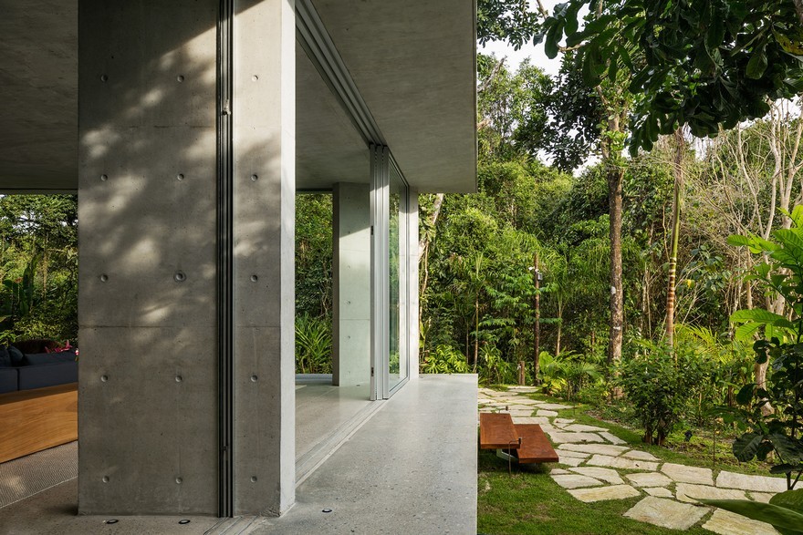 Itamambuca Beach House Surrounded by a Dense and Rich Rainforest Vegetation-15