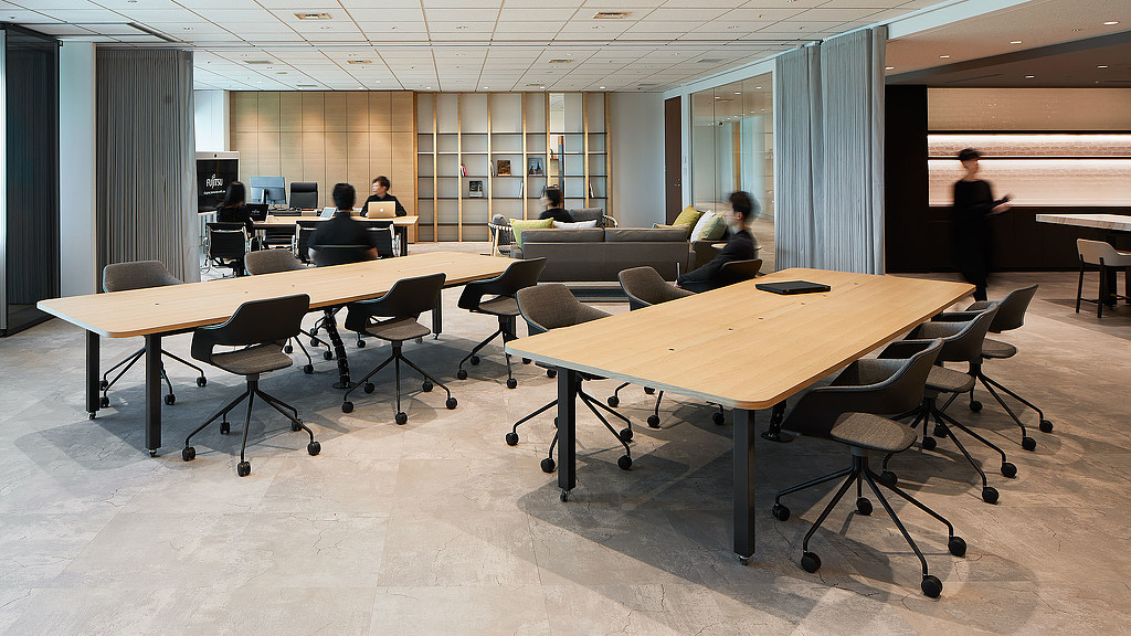 东京 Fujitsu 总部灵活办公空间设计-2