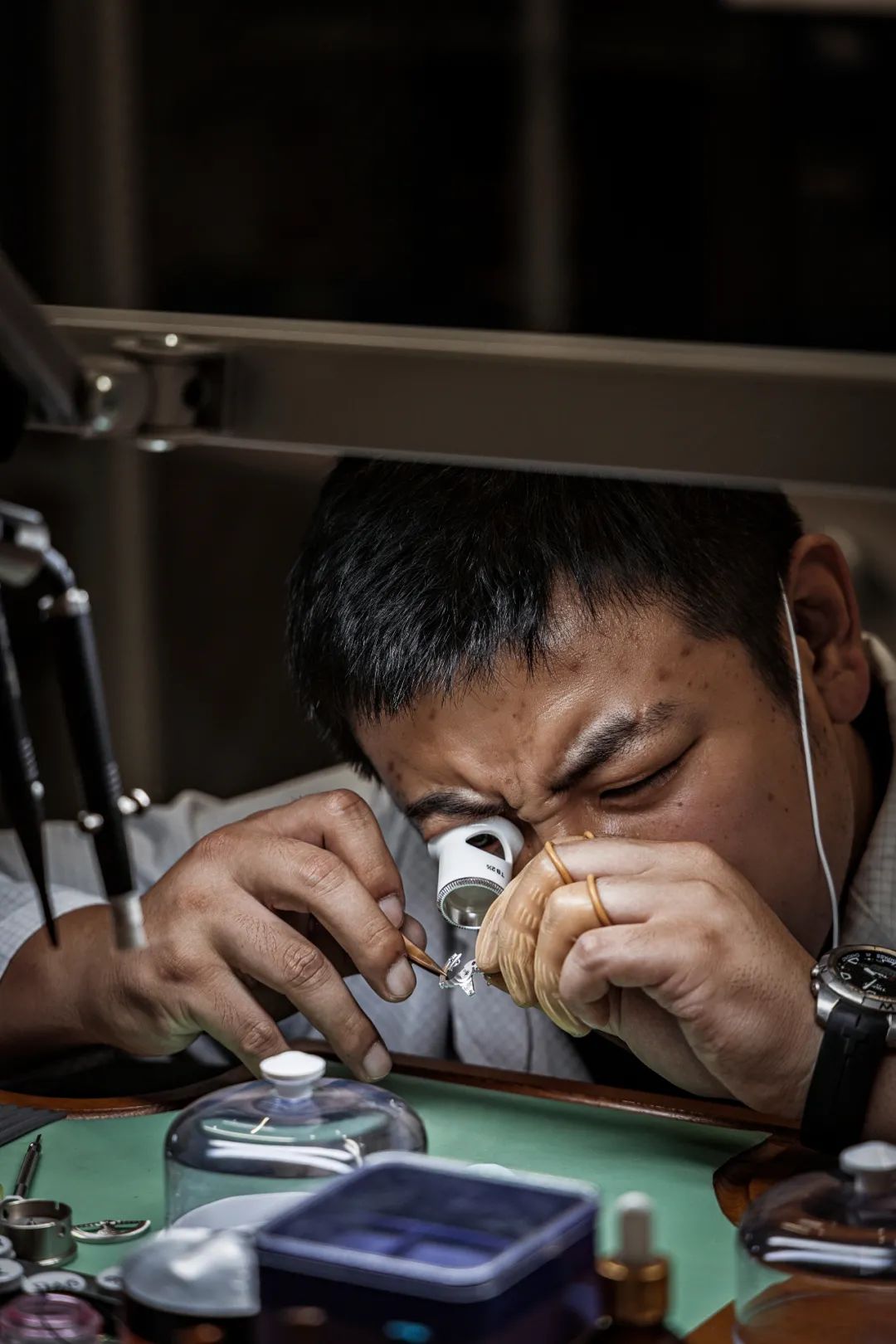 【604期】写实版《记忆的永恒》，钟表维修行业匠人的初心体验店-44