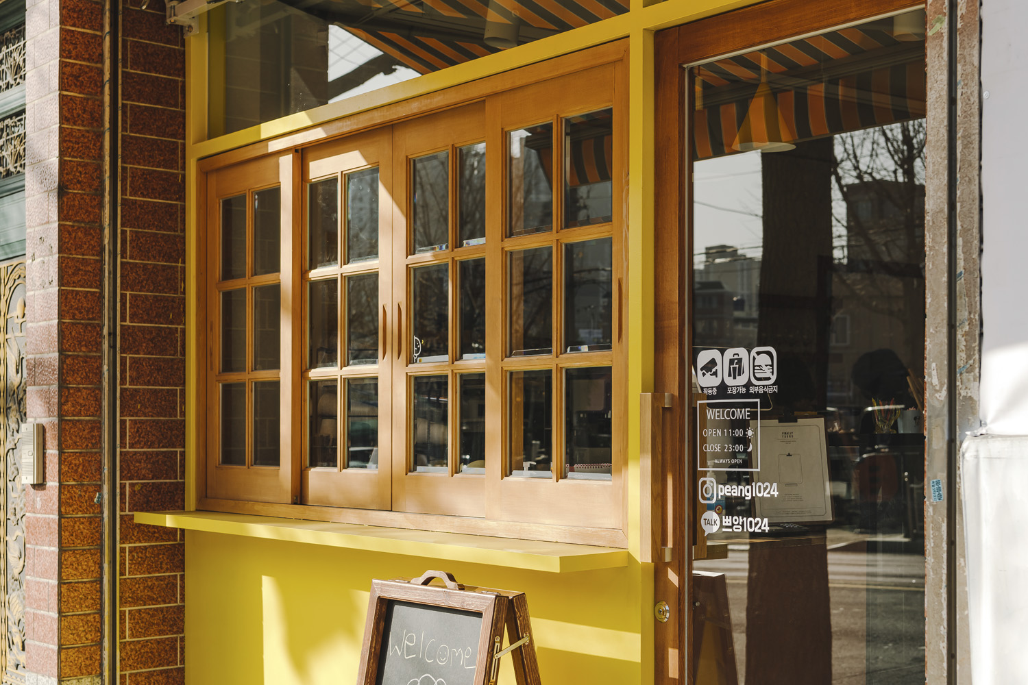 黄色亮点可爱风，20 平米甜品咖啡厅设计成本-15