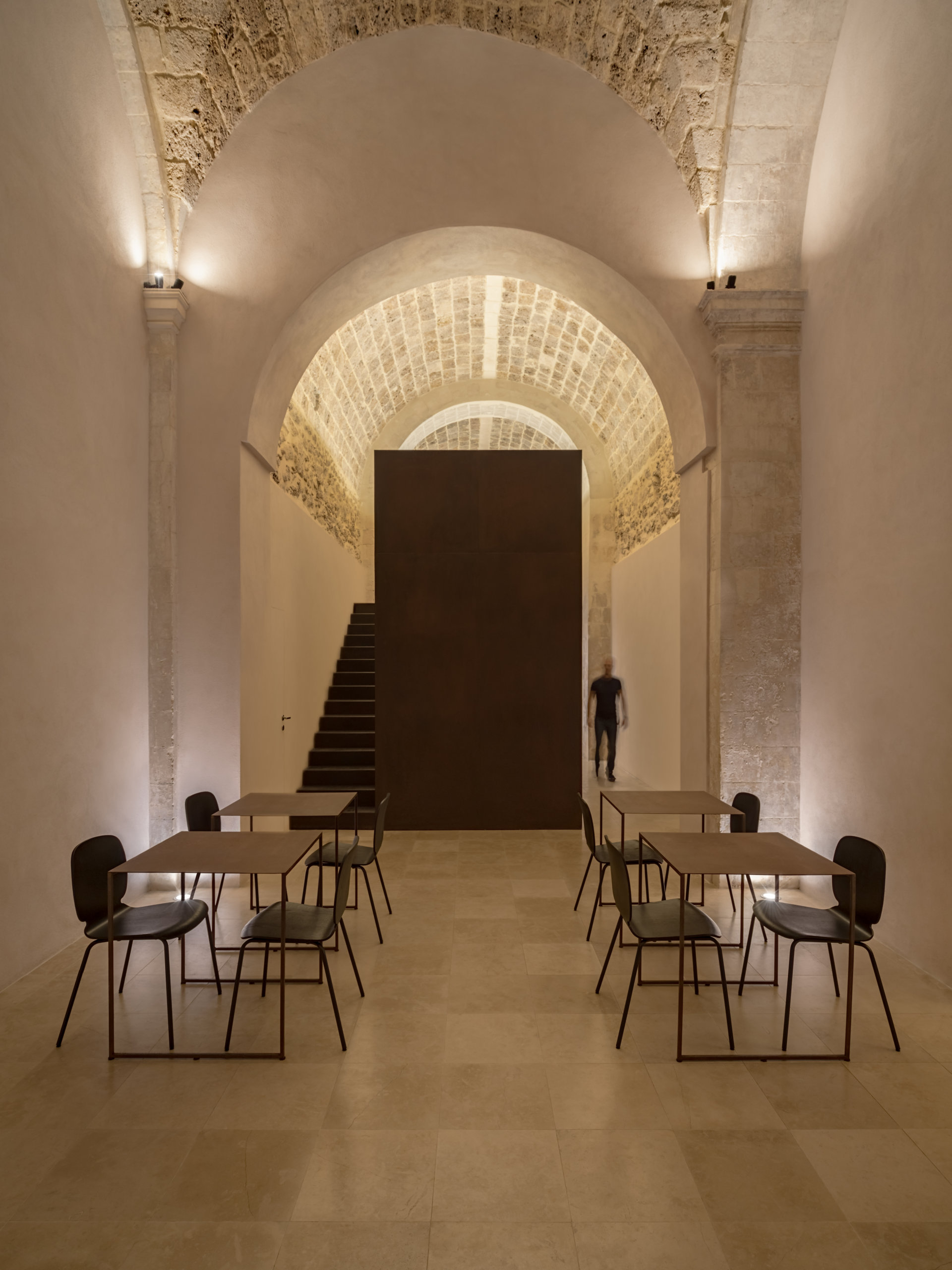 古老建筑的新生 | 意大利 18 世纪耶稣会修道院餐厅设计-11