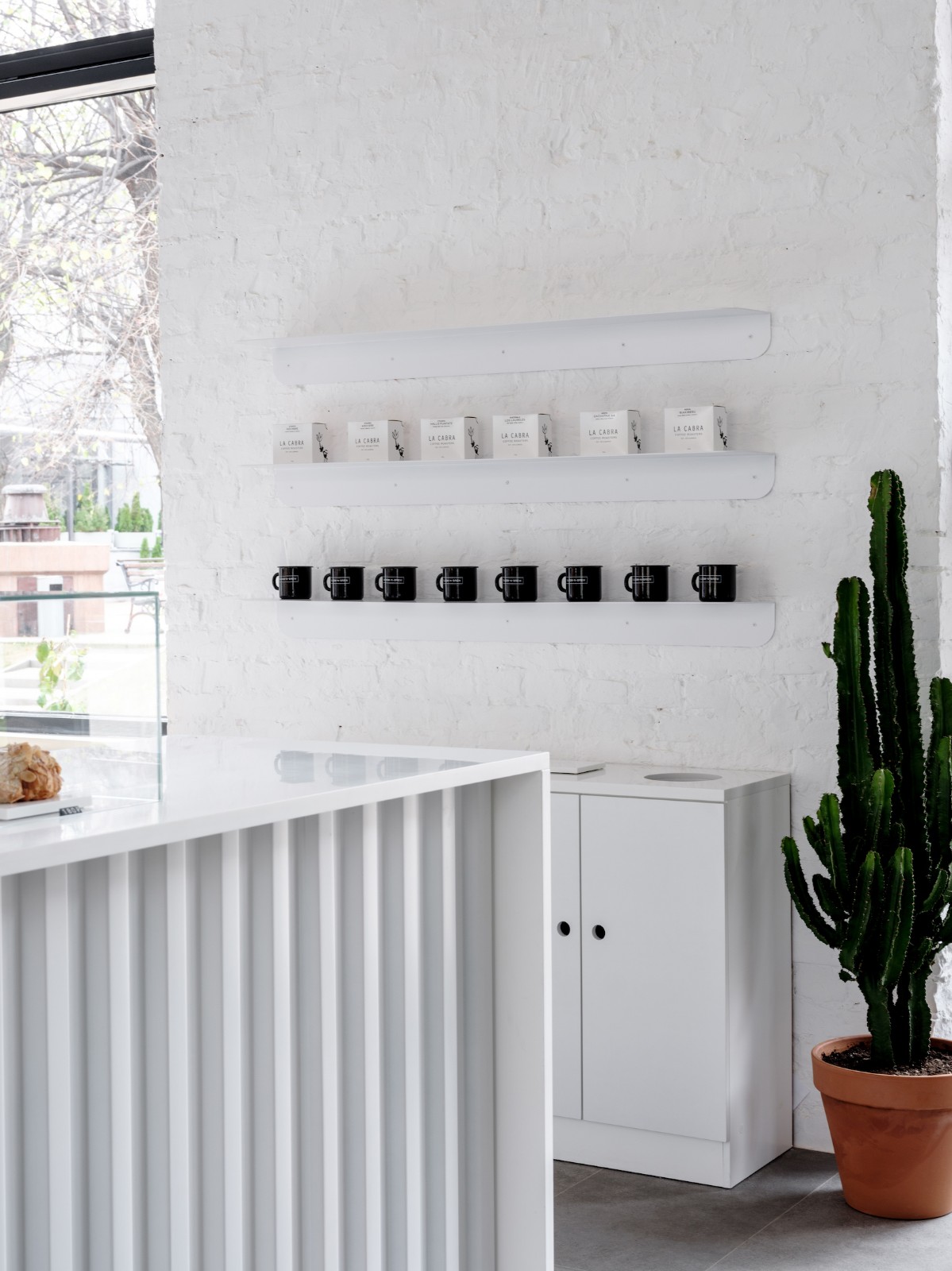 纯白极简魅力 Bloom n Brew 甜品-酒吧  Asketik Studio-12