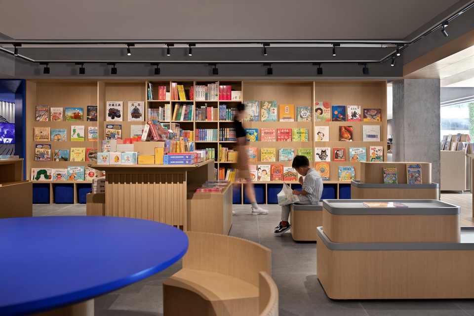 日夜流转中的都市文化灯塔 · 唐宁书店四海城店丨中国广州丨立品设计-73