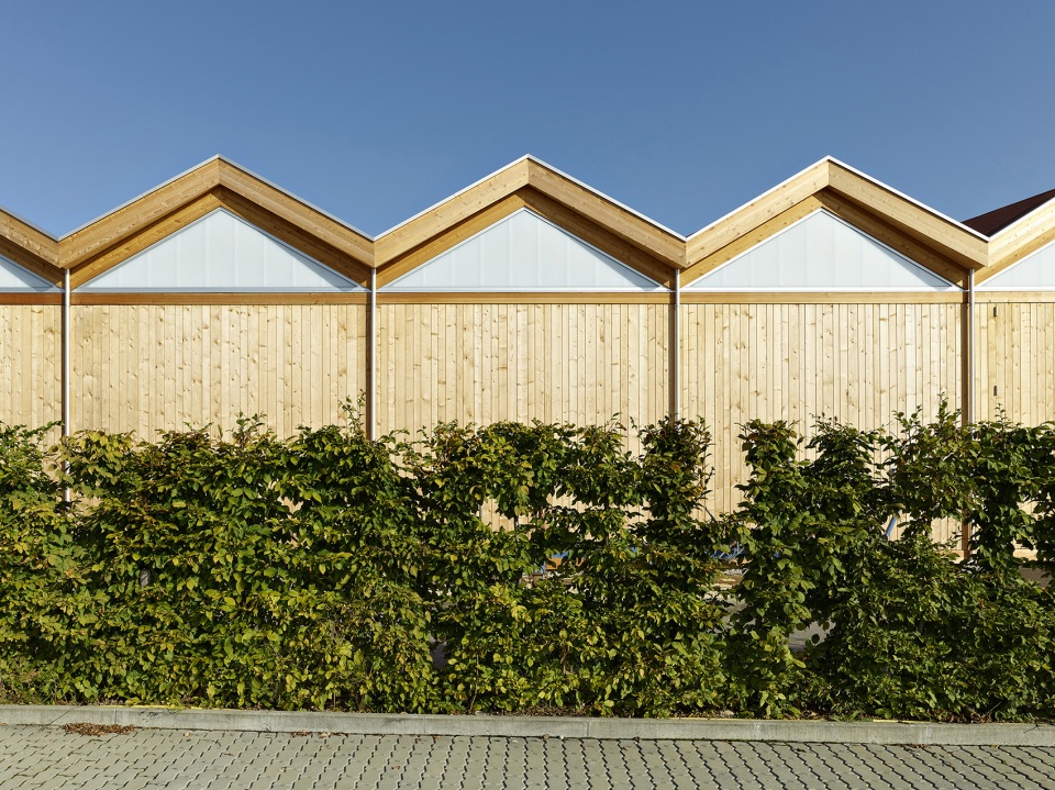 瑞士 Cully 船厂 | 融入环境的船坞设计-14