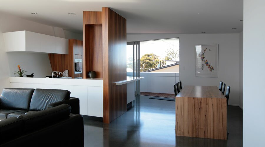 奥克尼群岛；奥克尼（英国苏格兰一地区）

通常如果单说 Orkney ，奥克尼群岛 更常用，但具体准确翻译需要结合上下文确定其指地区还是群岛，若没有上下文，以上两种表述都有可能是最准确的如果严格按照要求要唯一翻译，假设更符合通用理解则为 奥克尼群岛  丨Daniel Marshall,Mike Hartley-5