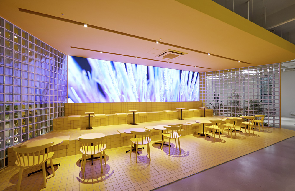 炫彩 GG 咖啡厅 | 视觉冲击与空间利用的完美结合-25