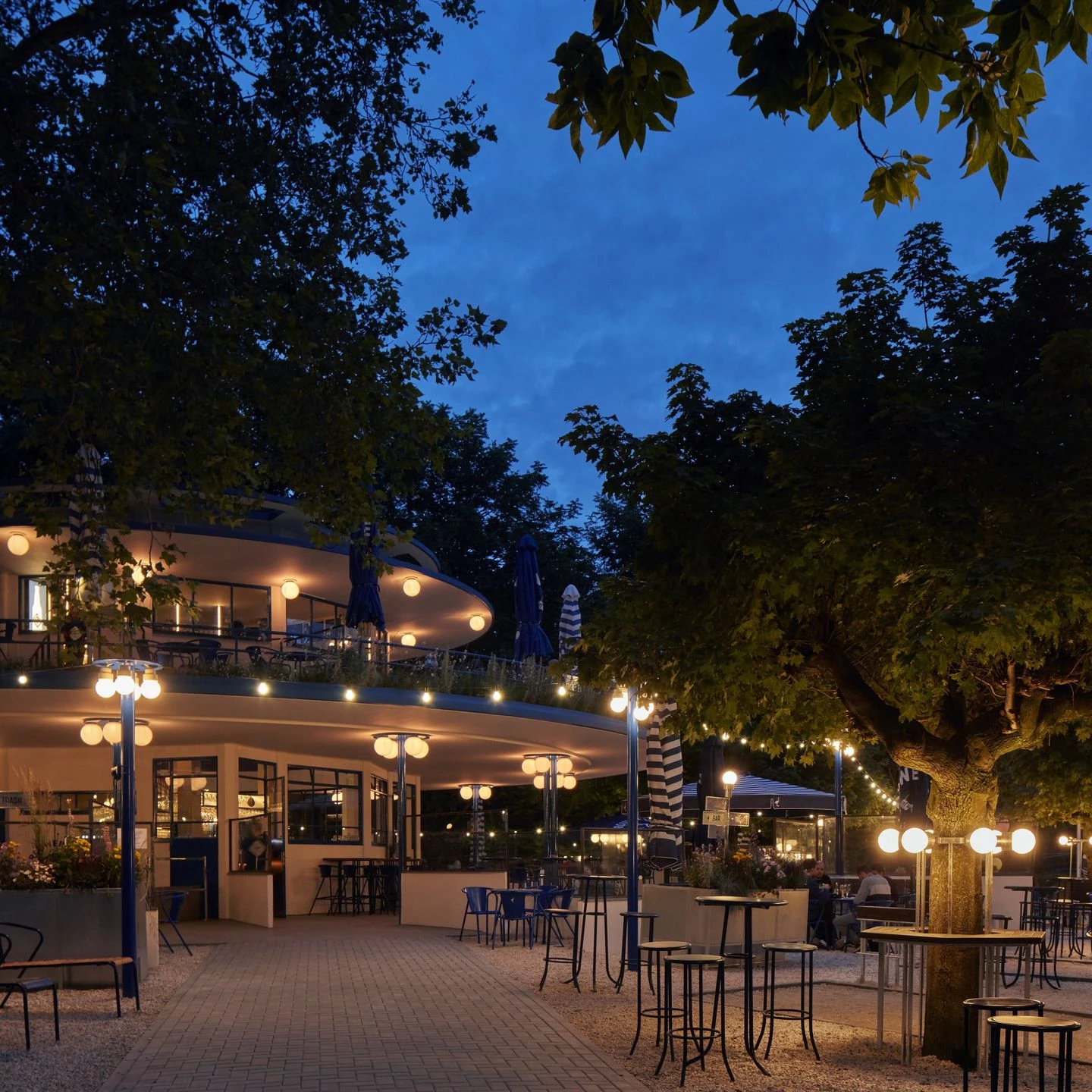 荷兰 Amsterdam 的绿色宁静餐厅 Blauwe Theehuis-40