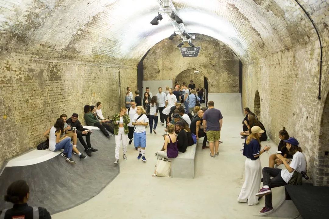 Vans 上海 K11 展 | “魔都祥龙”滑板道惊艳亮相-39